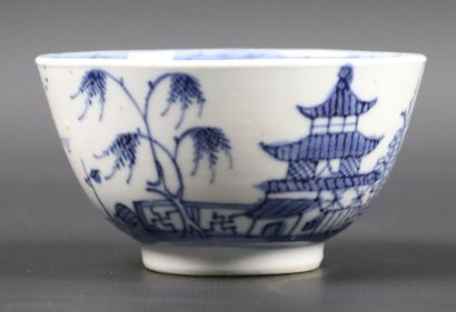 null CHINA.

Porcelain bowl with blue monochrome decoration of pagoda.

End of XVIIIth...