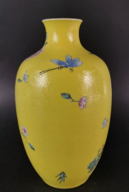 null CHINA.

Porcelain vase with floral decoration on yellow background, a sgraffiato.

Republic...