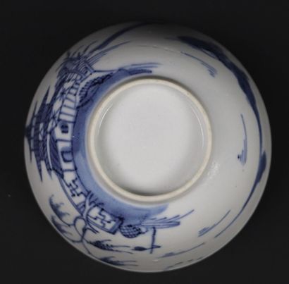 null CHINA.

Porcelain bowl with blue monochrome decoration of pagoda.

End of XVIIIth...