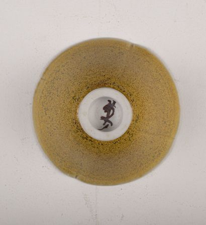 null JAPAN.

Bowl on heel, in porcelain.

Signed on the back.

H_8 cm D_13.5 cm.
