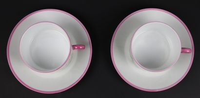 null LIMOGES.

Paire de tasses à thé en porcelaine à décor de grenouilles.

Cadeau...