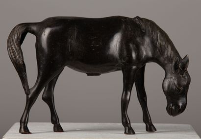 null JAPON, Époque Meiji.

Cheval.

Sculpture en bronze à patine brune.

Cachet au...