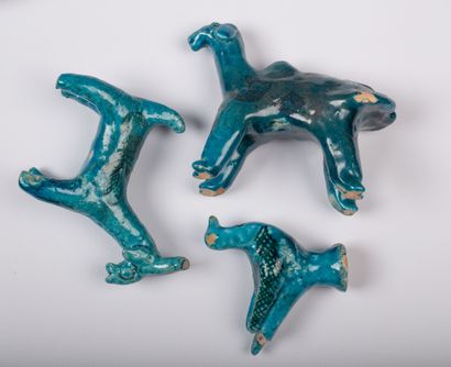 null IRAN ou AFGHANISTAN.

Ensemble de huit animaux en céramique à couverte turquoise...