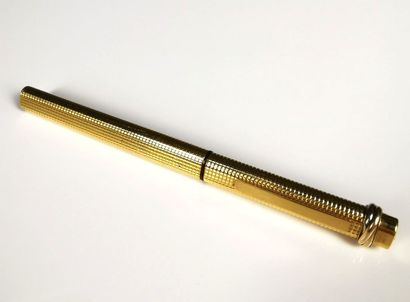 null CARTIER PARIS.

Stylo plume Trinity, plaqué or.

L_13,7 cm