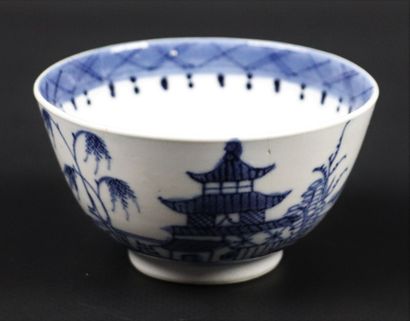 null CHINA.

Porcelain bowl with blue monochrome decoration of pagoda.

End of XVIIIth...