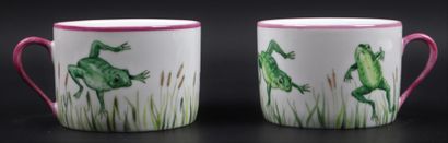 null LIMOGES.

Paire de tasses à thé en porcelaine à décor de grenouilles.

Cadeau...