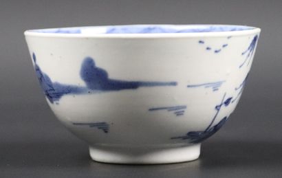 null CHINA.

Porcelain bowl with blue monochrome decoration of pagoda.

End of XVIIIth...