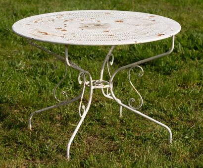 null Ensemble de mobilier de jardin en métal laqué blanc comprenant un table ronde...