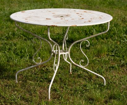 null Ensemble de mobilier de jardin en métal laqué blanc comprenant un table ronde...
