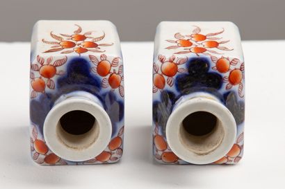 null BAYEUX.

Paire de flacons en porcelaine à décor Imari.

H_9.5 cm.