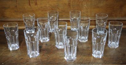  BACCARAT. 
Suite de douze verres long drink dits "chopes" en cristal, modèle "Harcourt"....