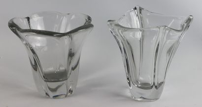 DAUM FRANCE. 
Deux vases en cristal, de forme...