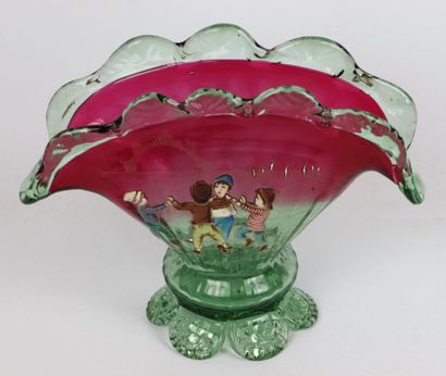 null Auguste JEAN (1829-1896), attribué à.

Vase éventail en verre blanc et rose...