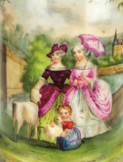 null Lampe en porcelaine de Paris à décor de deux femmes en promenade dans le parc...