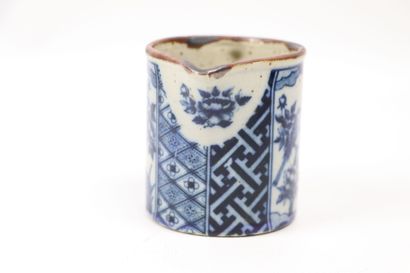 null CHINE.

Service à thé en porcelaine blanc bleu au motif d'un rossignol dans...