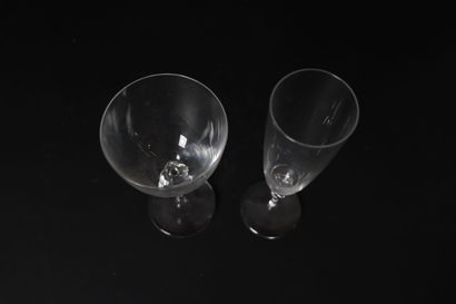  DAUM France. 
Suite de quatorze verres en cristal, modèle "Boléro", comprenant :...