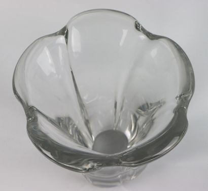 null DAUM FRANCE.

Deux vases en cristal, de forme libre.

H_19 cm et H_17 cm, éclat...
