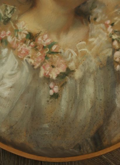 null Léon-Emile JARDON (né en 1862).

Portrait de femme à la robe fleurie.

Pastel,...