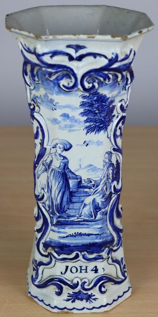 null DELFT.

Vase cornet en faience à décor en camaïeu bleu d'une scène de l'Evangile...