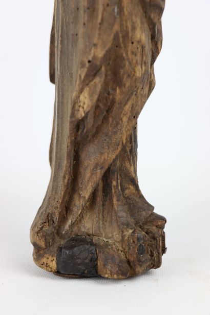 null Sculpture en bois sculpté figurant le Christ, portant le Sacré Coeur.

XVIIème...