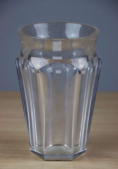null BACCARAT.

Vase en cristal à pans coupés, modèle Harcourt.

H_17 cm