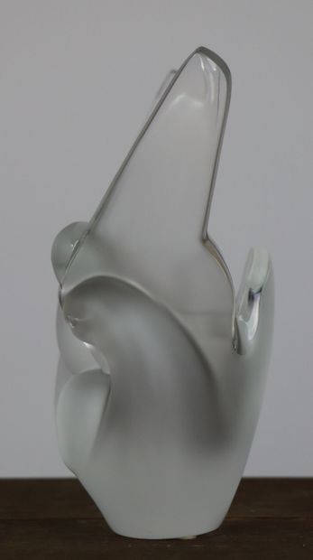 null LALIQUE, France.

Vase pique-fleurs en cristal à décor de deux colombes, modèle...