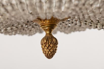 null Lustre de forme montgolfière en bronze doré et pampilles.

Style Louis XVI.

H_80...