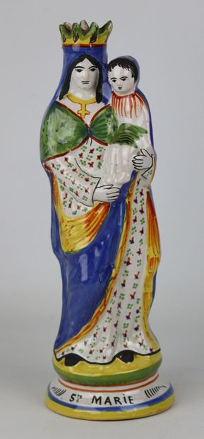 null QUIMPER.

Vierge à l'enfant en faïence polychrome. 

XIXème siècle.

H_32 cm,...
