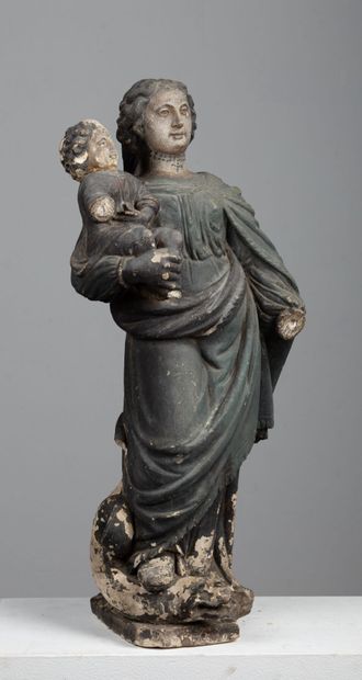 null Vierge à l'enfant en pierre sculptée.

XVIIème siècle.

Polychromie postérieure.

H_73...