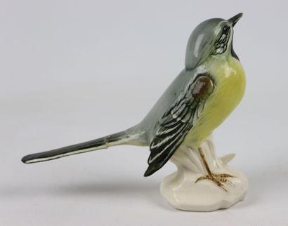 null Karl ENS.

Trois oiseaux en porcelaine polychrome..

Signés du tampon au revers.

H_11,5...