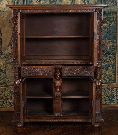 null ATELIER D'HUGUES SAMBIN.

Petite armoire à quatre portes, séparées par deux...