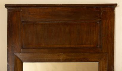 null Miroir de trumeau en bois teinté.

XIXème siècle.

H_141 cm L_98 cm