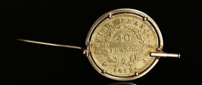 null Broche en or jaune ornée d'une pièce 40 francs Napoléon Ier, tête laurée.

1812.

16,47...