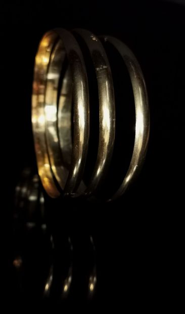 null Trois bracelets joncs en or jaune. 

D_7cm. 

53,07 grammes