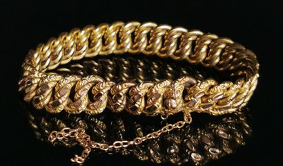 null Bracelet en or jaune à maille américaine.

L_18cm l_10mm. 

17,97 grammes, chaîne...