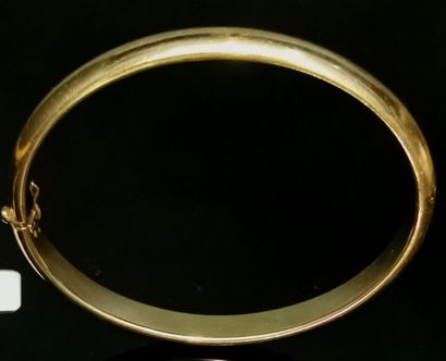 null Bracelet jonc en or.

D_6,2cm.

14,86 grammes