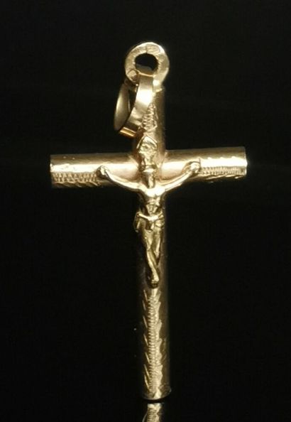 null Crucifix en or jaune. 

1,46 gramme