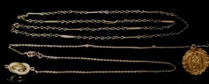 null Lot en or comprenant un collier accidenté, une chaîne et un pendentif religieux.

7,46...