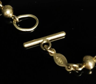 null Bracelet en or jaune orné d'un pendentif figurant un coeur gravé L.M.S.

4,58...