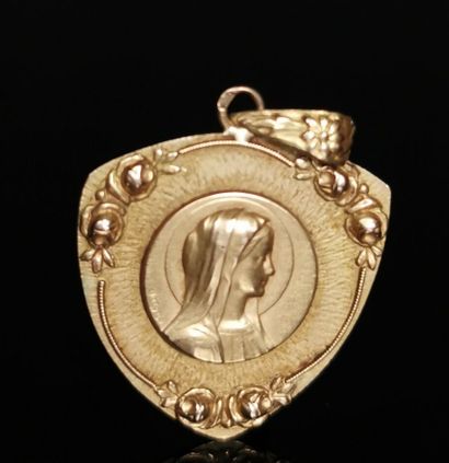 null Médaille en or jaune à l'effigie de la Vierge.

1,83 gramme