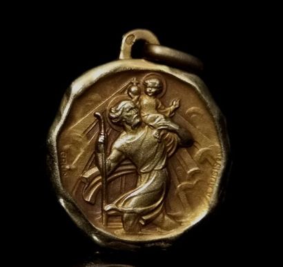 null Médaille religieuse en or jaune figurant St Christophe porteur du Christ.

4,48...