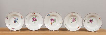 null MEISSEN.

Suite de douze assiettes creuses en porcelaine à décor floral polychrome...