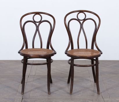null Josef HOFFMANN.

Suite de six chaises en bois courbé, les assises cannées.

Etiquettes...