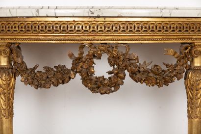null Console demi-lune en bois doré et plateau de marbre.

Style Louis XVI.

H_93...