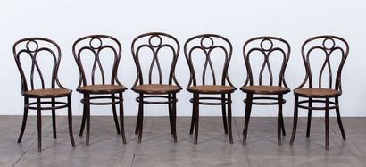 null Josef HOFFMANN.

Suite de six chaises en bois courbé, les assises cannées.

Etiquettes...