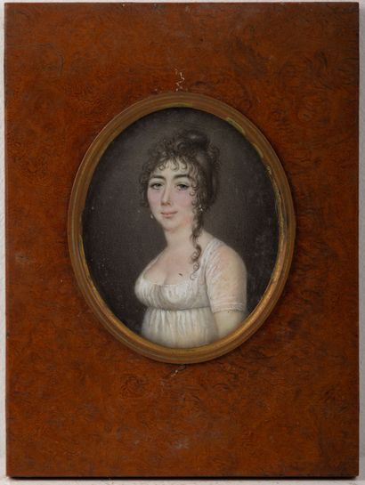 null Ecole française du XIXème siècle.

Portrait de femme à la mèche ondulée.

Miniature.

H_7...