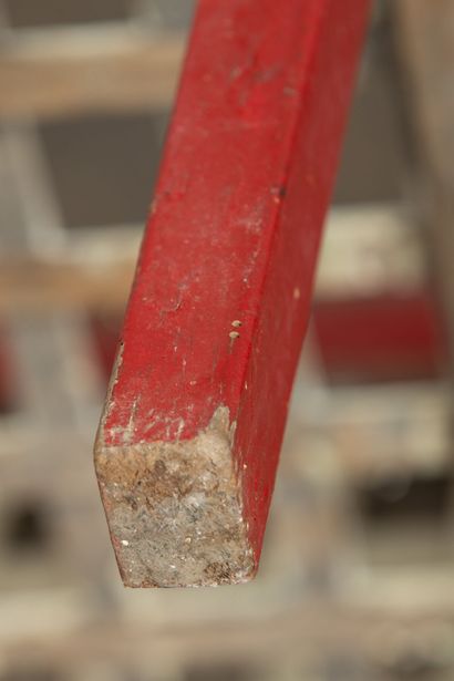 null Atelier MARTINE.

Fauteuil en bois laqué rouge et blanc.	

H_74,5 cm L_57 cm...