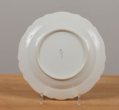 null MEISSEN.

Suite de douze assiettes plates en porcelaine à décor floral polychrome...