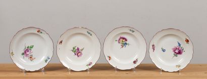 null MEISSEN.

Suite de douze assiettes plates en porcelaine à décor floral polychrome...