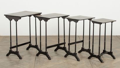 null Suite de quatre tables gigogne à décor façon laque du Japon

Epoque Napoléon...